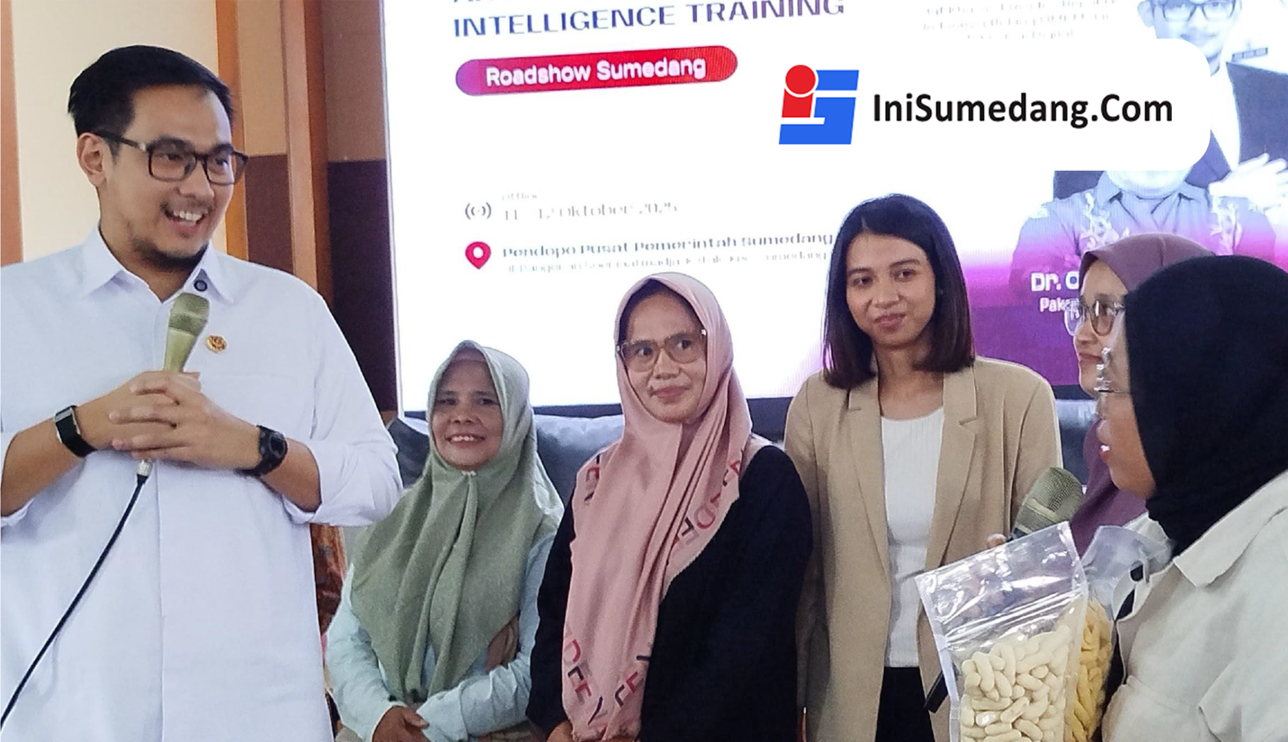 Stafsus Presiden Dorong UMKM Sumedang Manfaatkan AI untuk Tingkatkan Produktivitas
