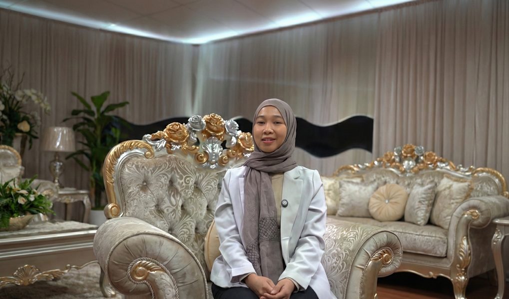 Dari Fashion ke Minuman Sehat: Transformasi Sukses Erma Menggunakan AI untuk Usaha Susu Almond dan Kurma