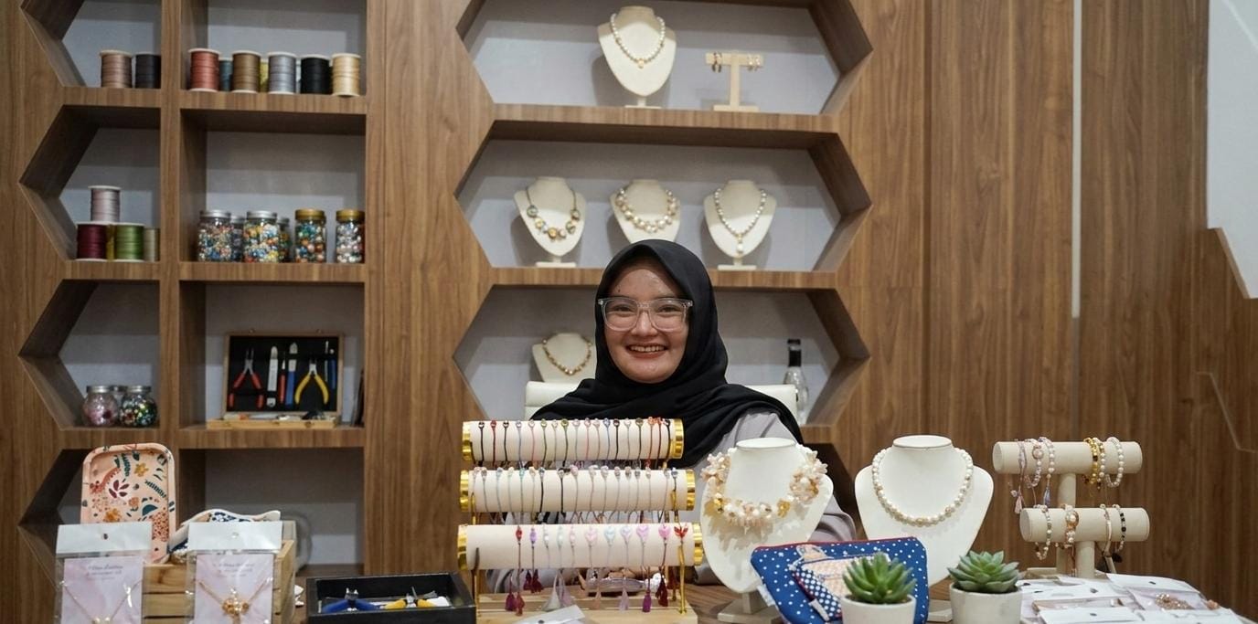Kisah Naik Kelas YM Project: Dari Jualan Aksesoris Handmade di Sekolah hingga Viral di Pasar Digital